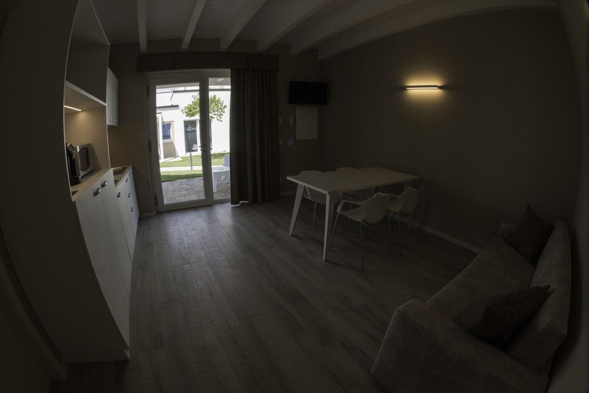 Aurora Aparthotel Peschiera del Garda Exterior foto