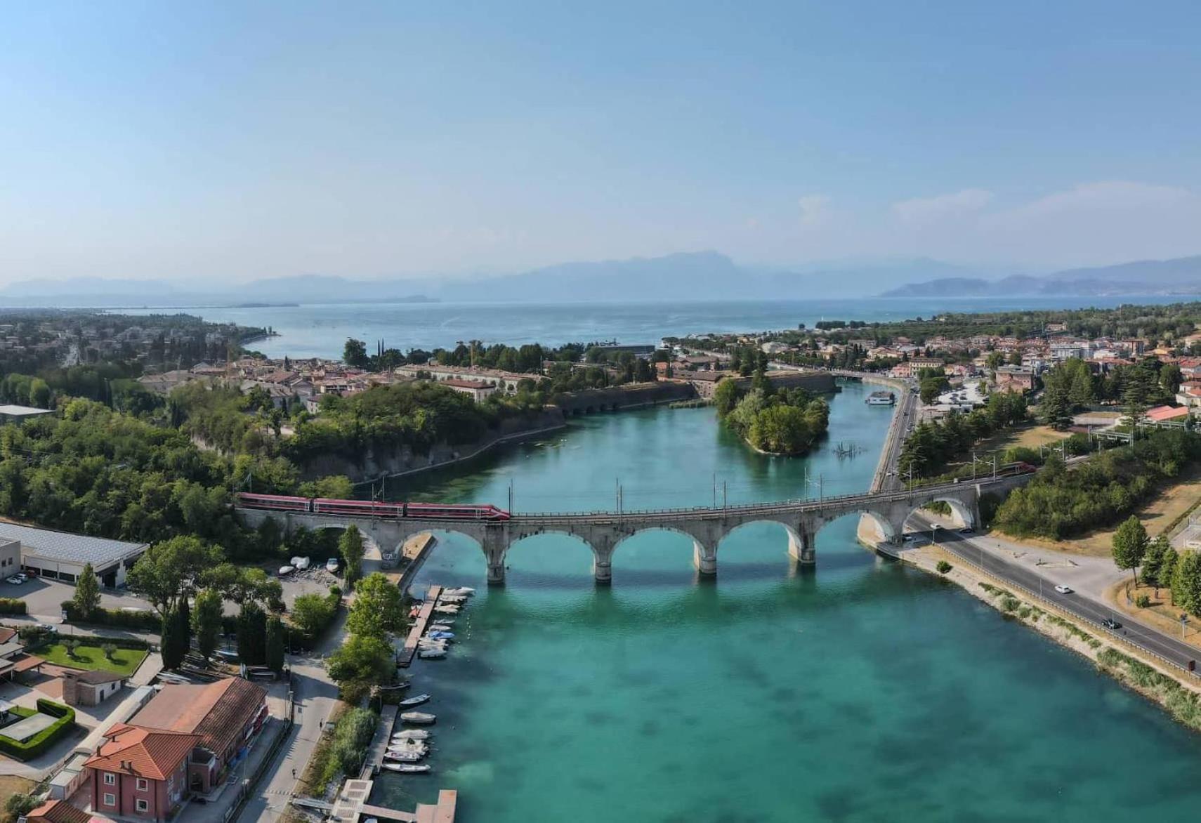 Aurora Aparthotel Peschiera del Garda Exterior foto