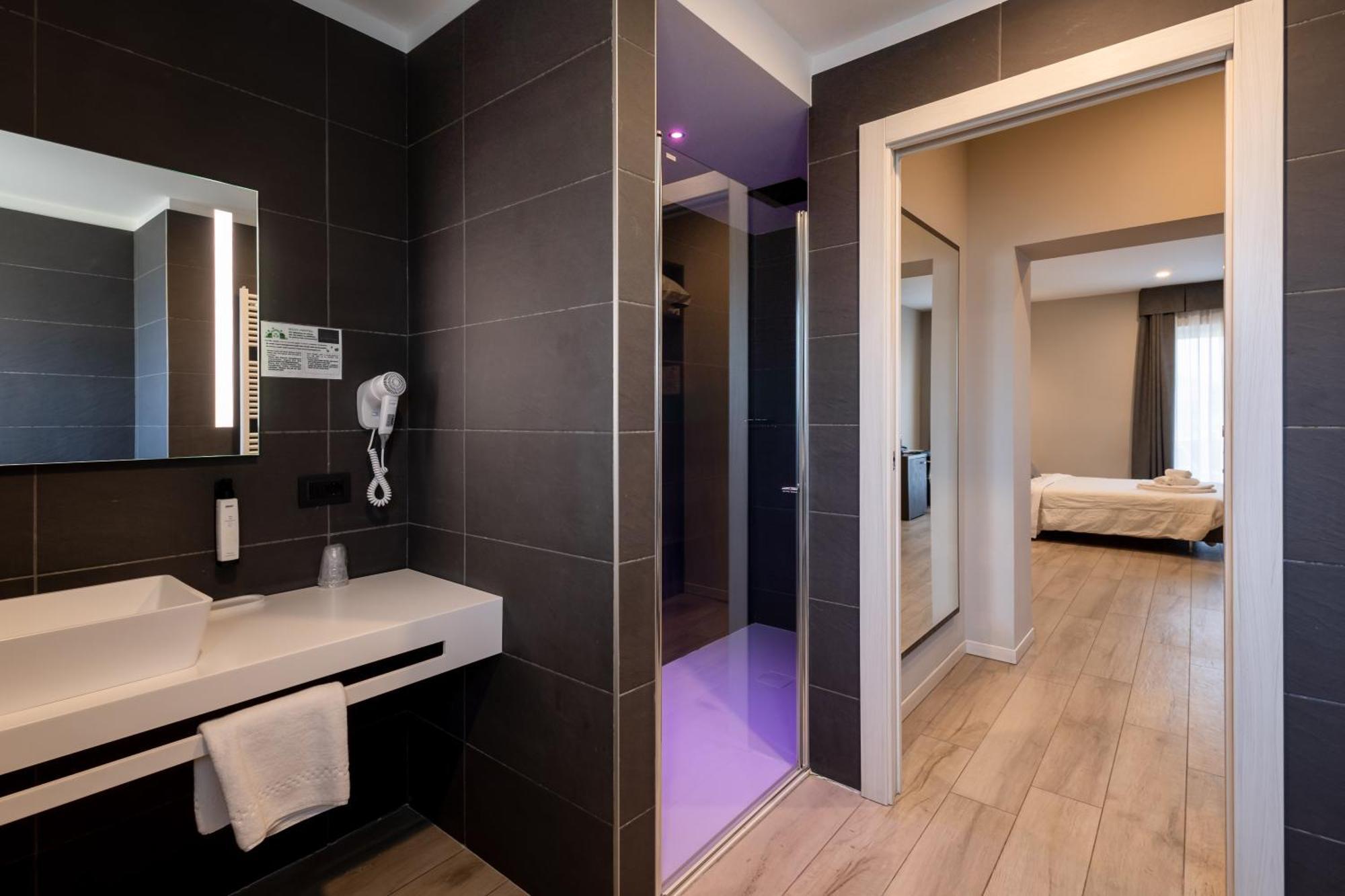 Aurora Aparthotel Peschiera del Garda Exterior foto