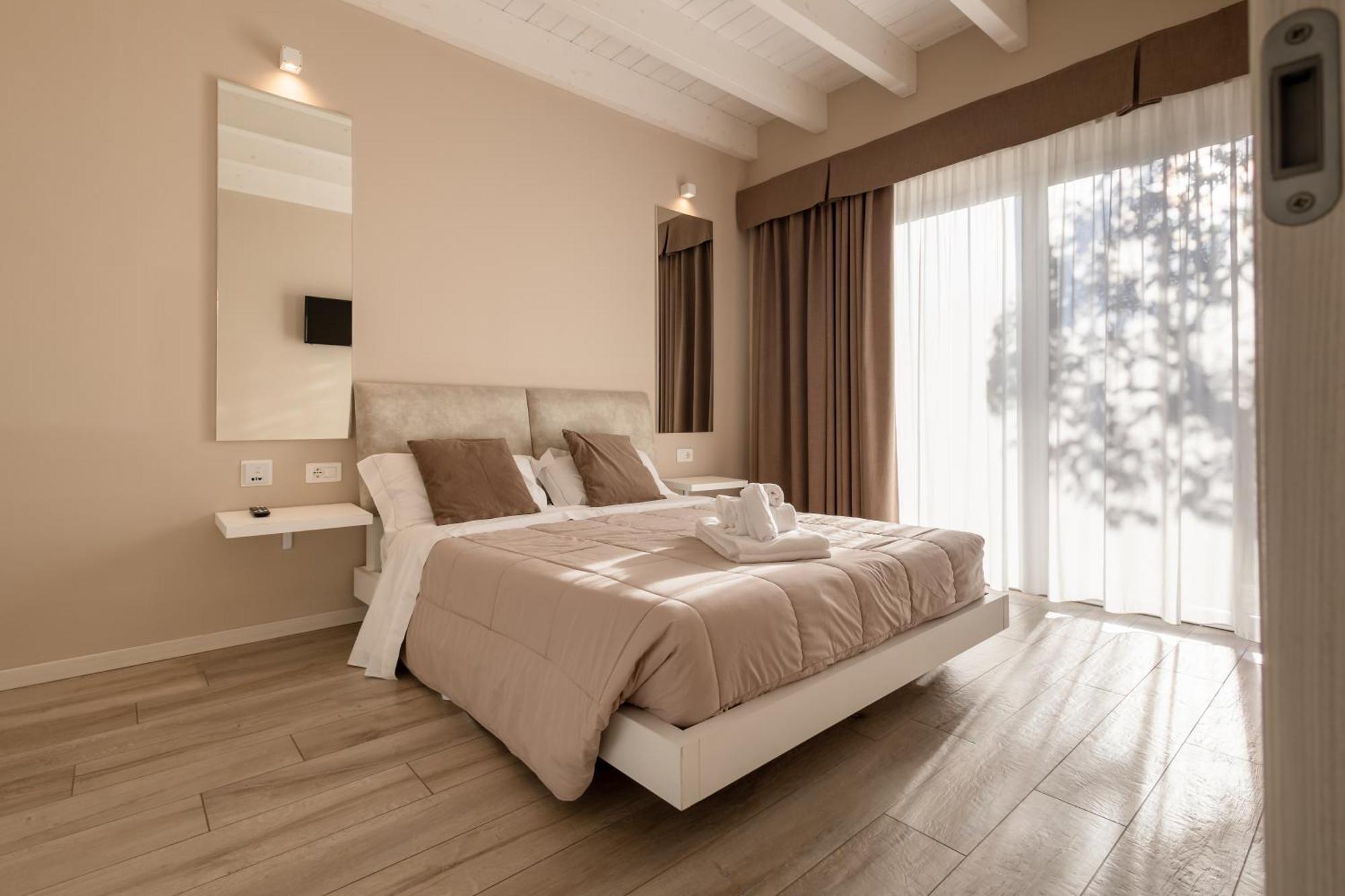 Aurora Aparthotel Peschiera del Garda Exterior foto