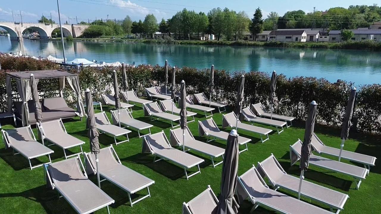 Aurora Aparthotel Peschiera del Garda Exterior foto