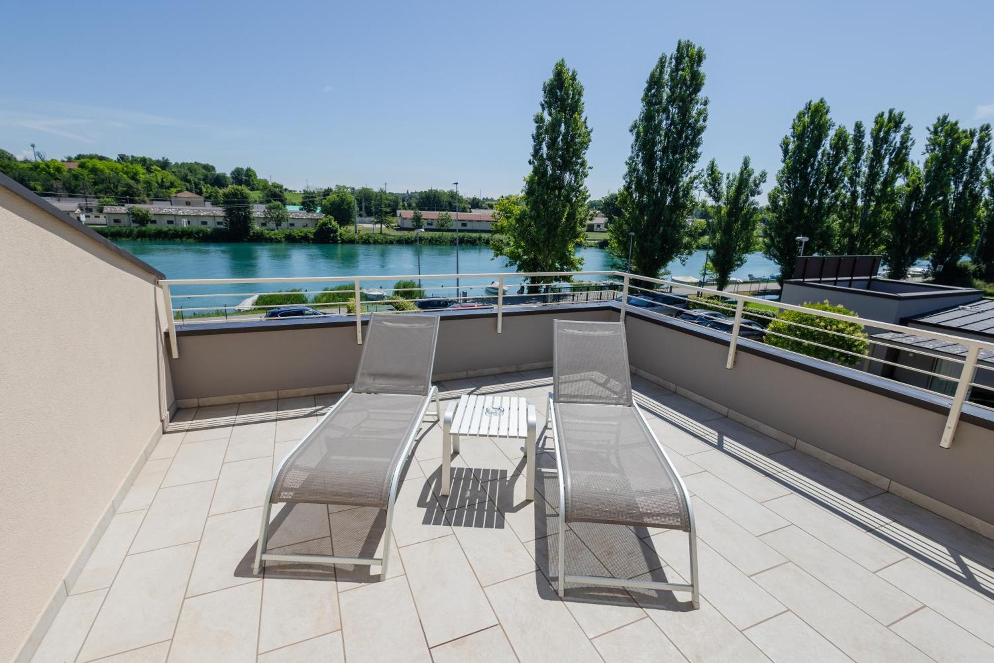 Aurora Aparthotel Peschiera del Garda Exterior foto