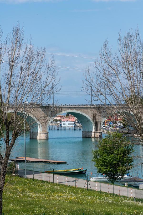 Aurora Aparthotel Peschiera del Garda Exterior foto